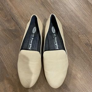 Dr. Scholl’s foam technology flats